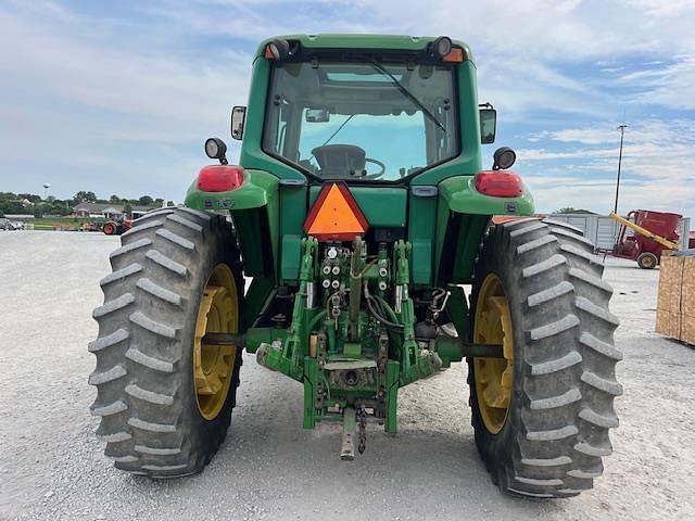 Image of John Deere 7320 equipment image 3