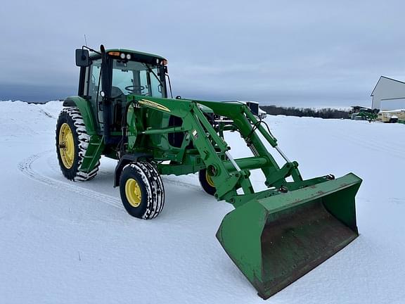 Image of John Deere 7320 equipment image 1