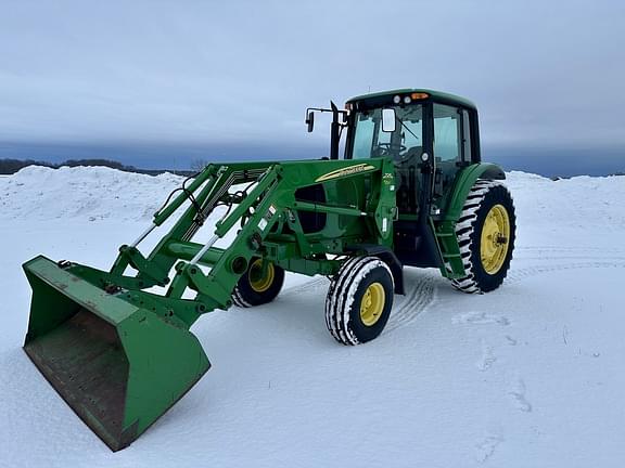 Image of John Deere 7320 Primary image