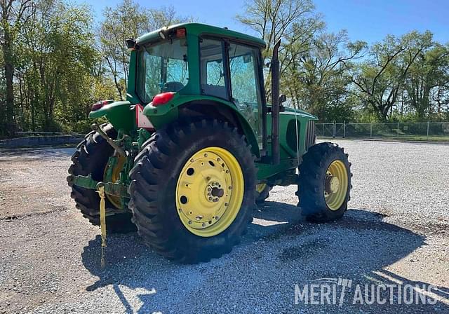 Image of John Deere 7320 equipment image 4