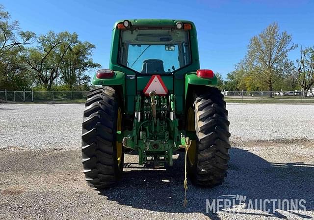 Image of John Deere 7320 equipment image 3