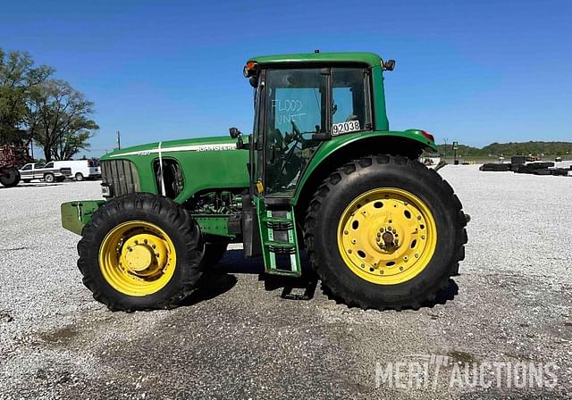 Image of John Deere 7320 equipment image 1