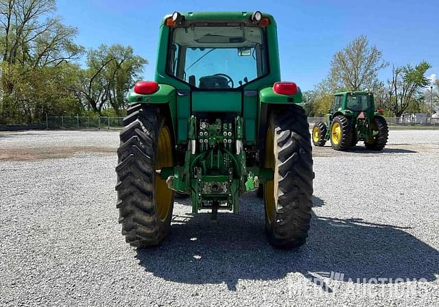 Image of John Deere 7320 equipment image 3