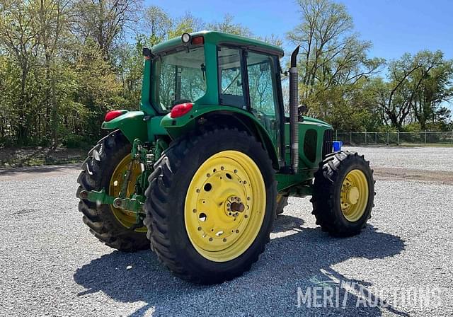Image of John Deere 7320 equipment image 4