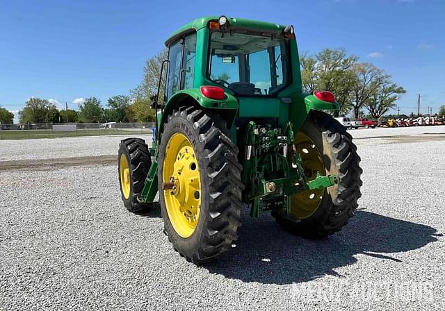 Image of John Deere 7320 equipment image 2