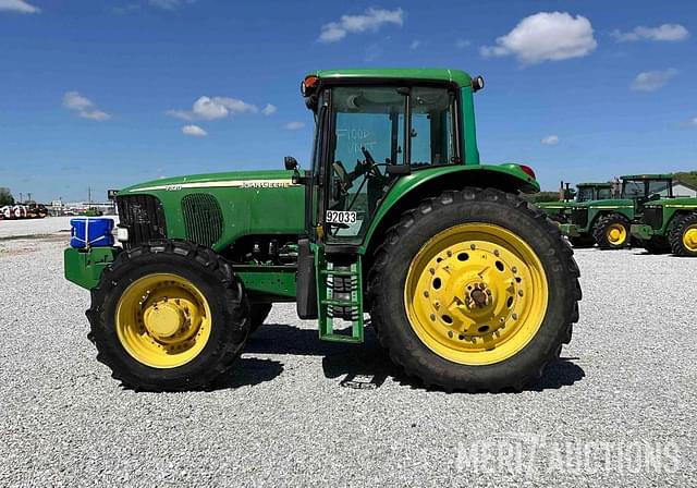 Image of John Deere 7320 equipment image 1