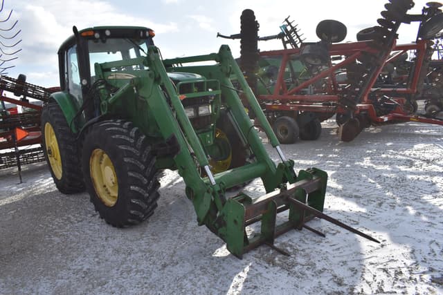 Image of John Deere 7320 equipment image 3