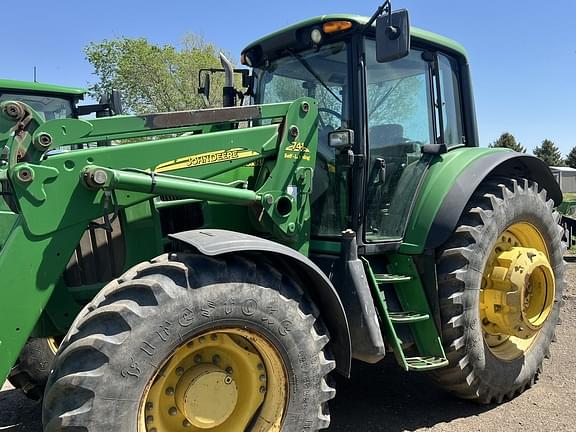 Image of John Deere 7330 equipment image 4