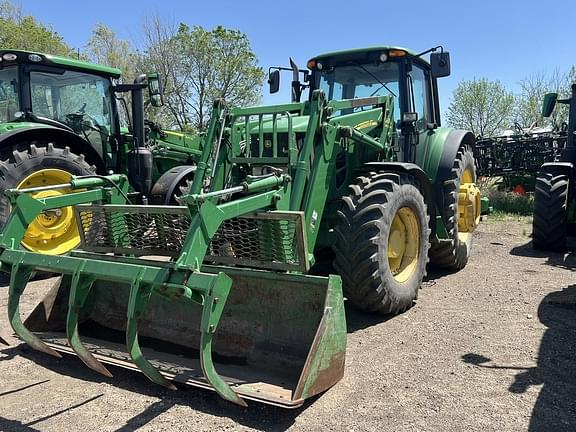 Image of John Deere 7330 equipment image 2