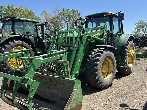 Image of John Deere 7330 equipment image 3