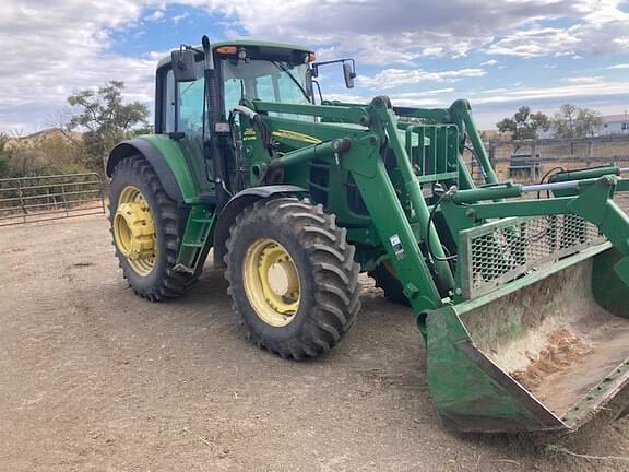 Image of John Deere 7330 equipment image 2