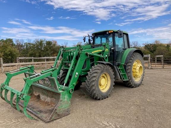 Image of John Deere 7330 equipment image 3