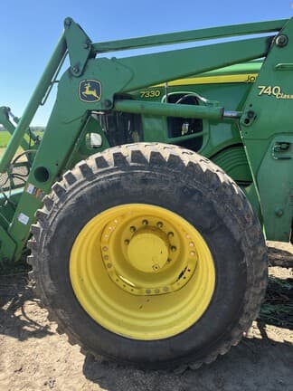 Image of John Deere 7330 equipment image 1