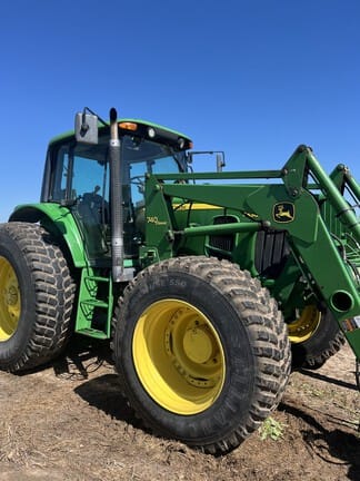 John Deere 7330 Equipment Image0