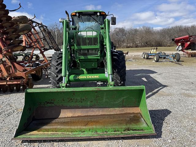 Image of John Deere 7330 equipment image 1