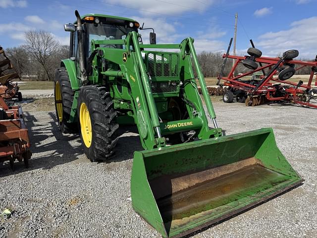 Image of John Deere 7330 equipment image 2