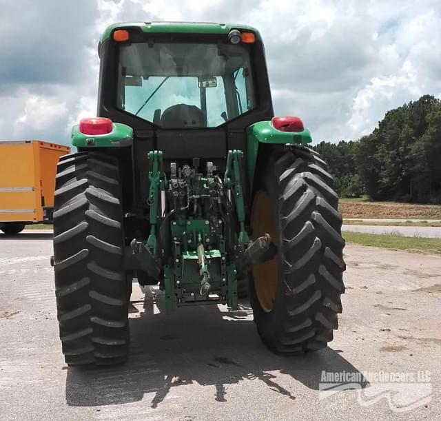 Image of John Deere 7330 equipment image 2