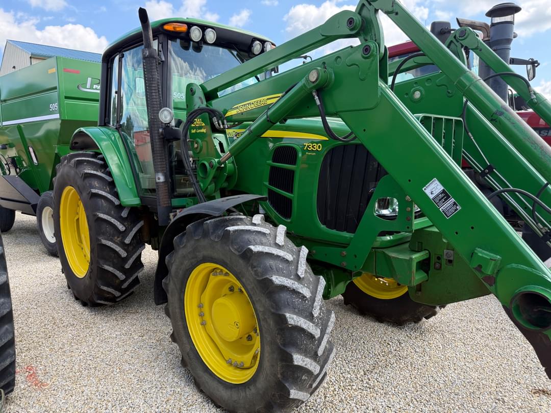Image of John Deere 7330 Primary image