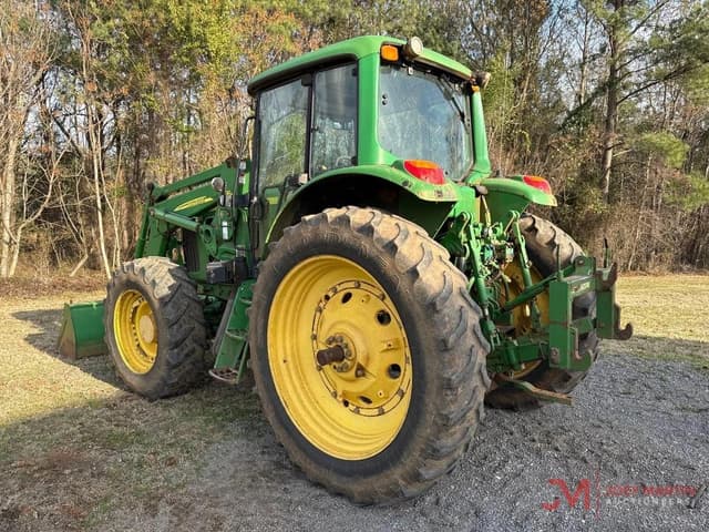 Image of John Deere 7330 equipment image 1