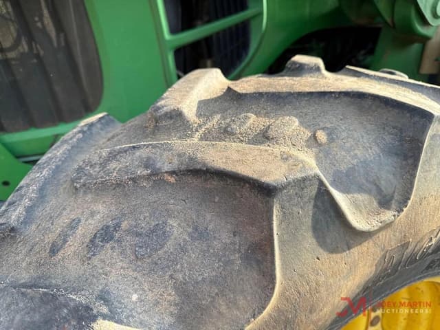 Image of John Deere 7330 equipment image 4