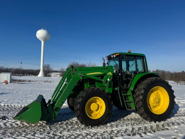 Image of John Deere 7330 equipment image 2