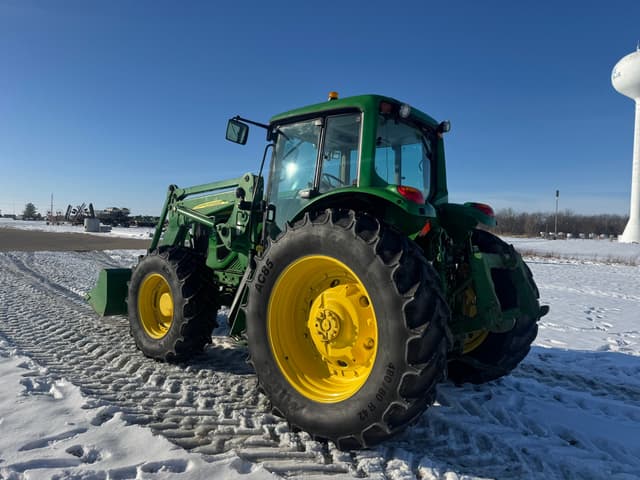 Image of John Deere 7330 equipment image 4