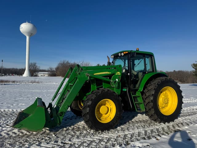 Image of John Deere 7330 equipment image 1