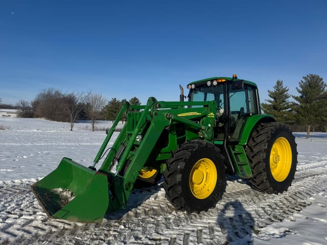 Image of John Deere 7330 equipment image 3