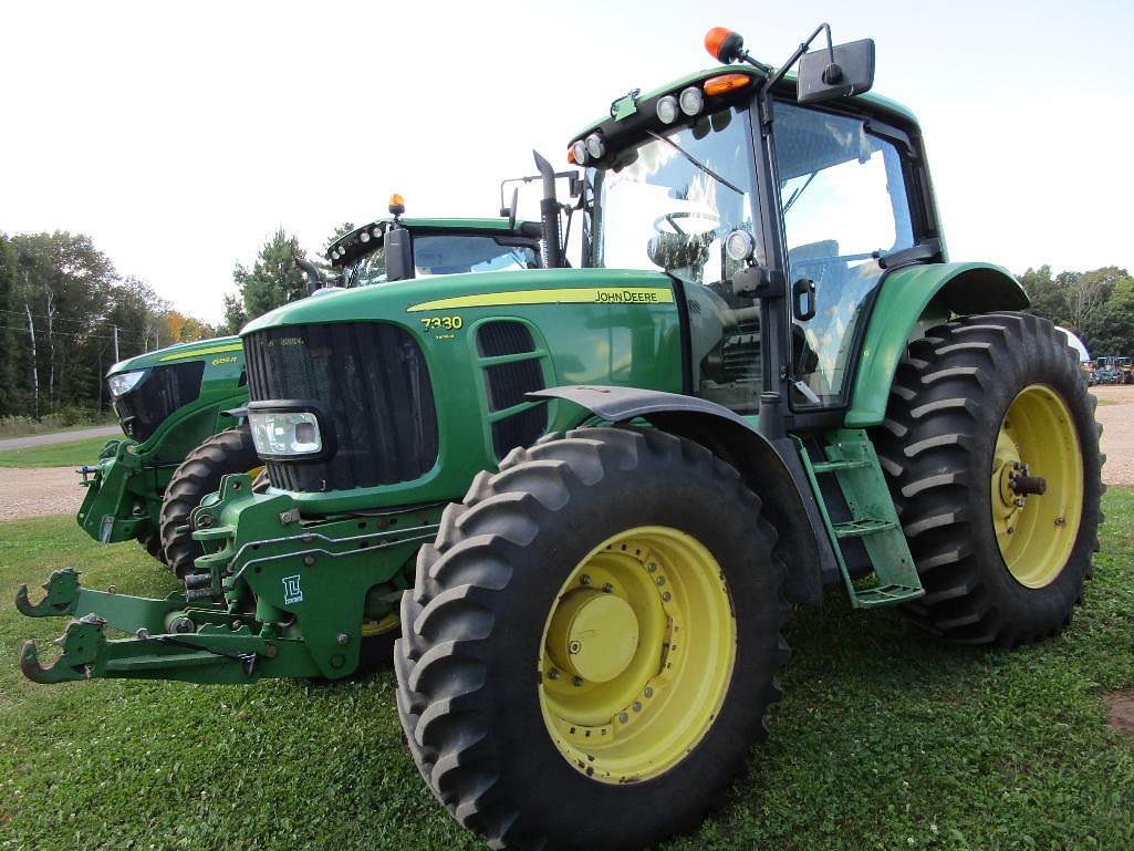 Image of John Deere 7330 Primary image