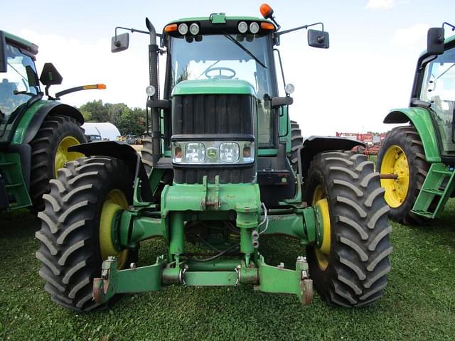 Image of John Deere 7330 equipment image 1