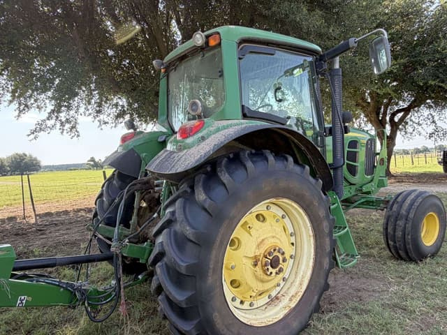Image of John Deere 7330 equipment image 3