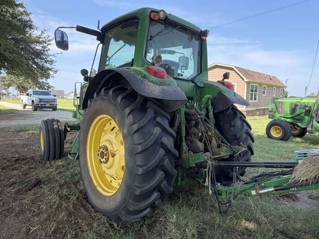Image of John Deere 7330 equipment image 2
