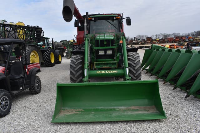 Image of John Deere 7330 equipment image 1