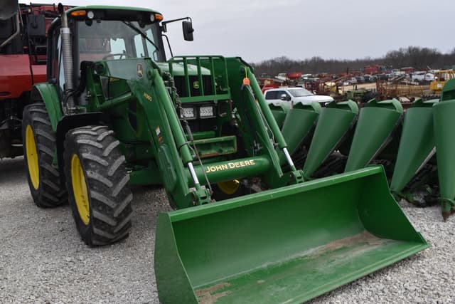 Image of John Deere 7330 equipment image 2