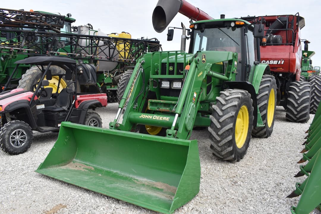 Image of John Deere 7330 Primary image