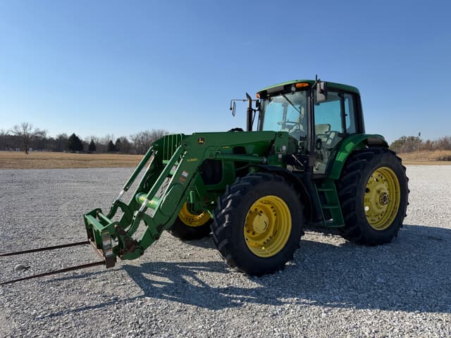 Image of John Deere 7330 equipment image 2