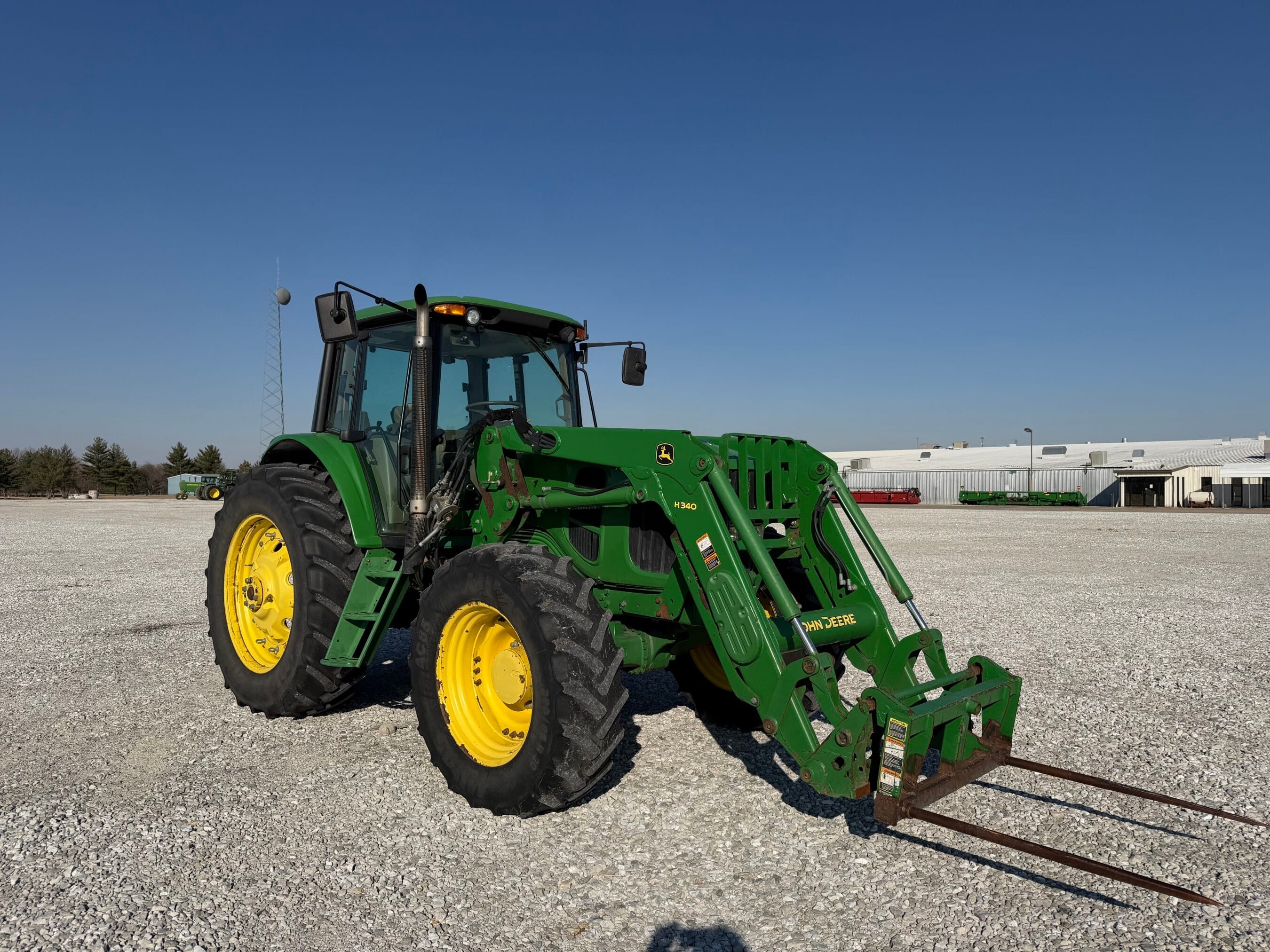 John Deere 7330 Equipment Image0