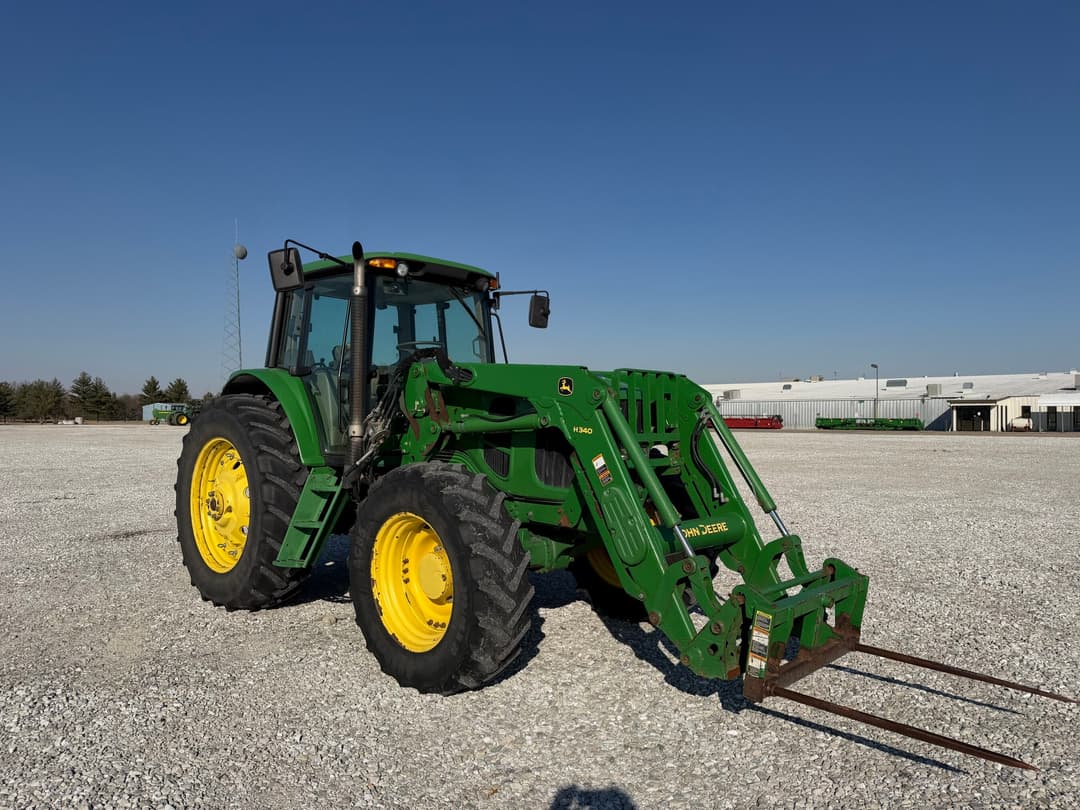 Image of John Deere 7330 Primary image