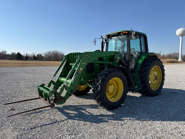 Image of John Deere 7330 equipment image 1