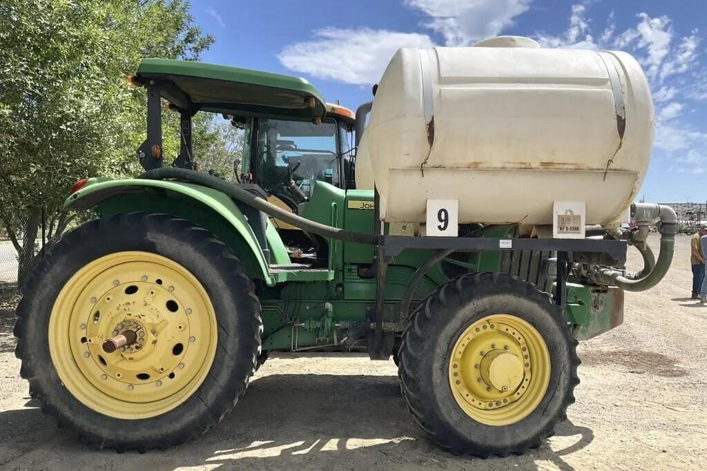 John Deere 7330 Equipment Image0