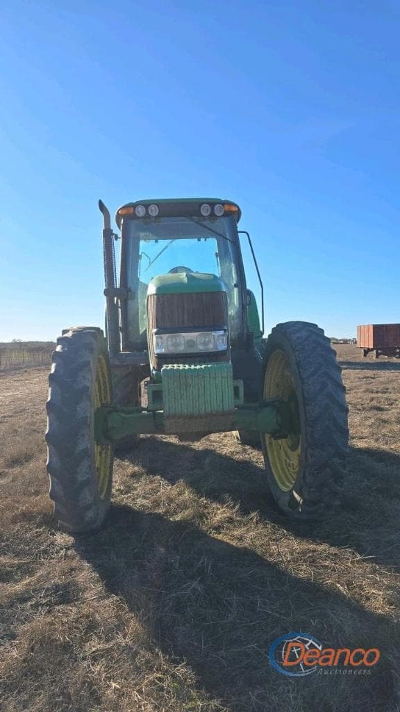 Image of John Deere 7330 equipment image 2