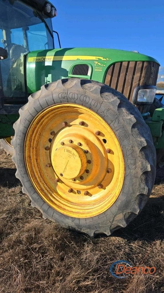 Image of John Deere 7330 equipment image 4