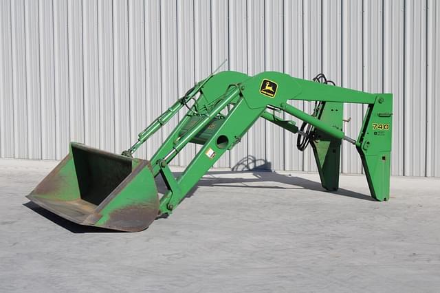 Image of John Deere 740 equipment image 1