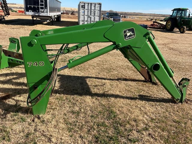 Image of John Deere 740 equipment image 1
