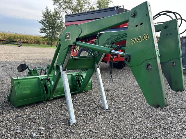 Image of John Deere 740 equipment image 3