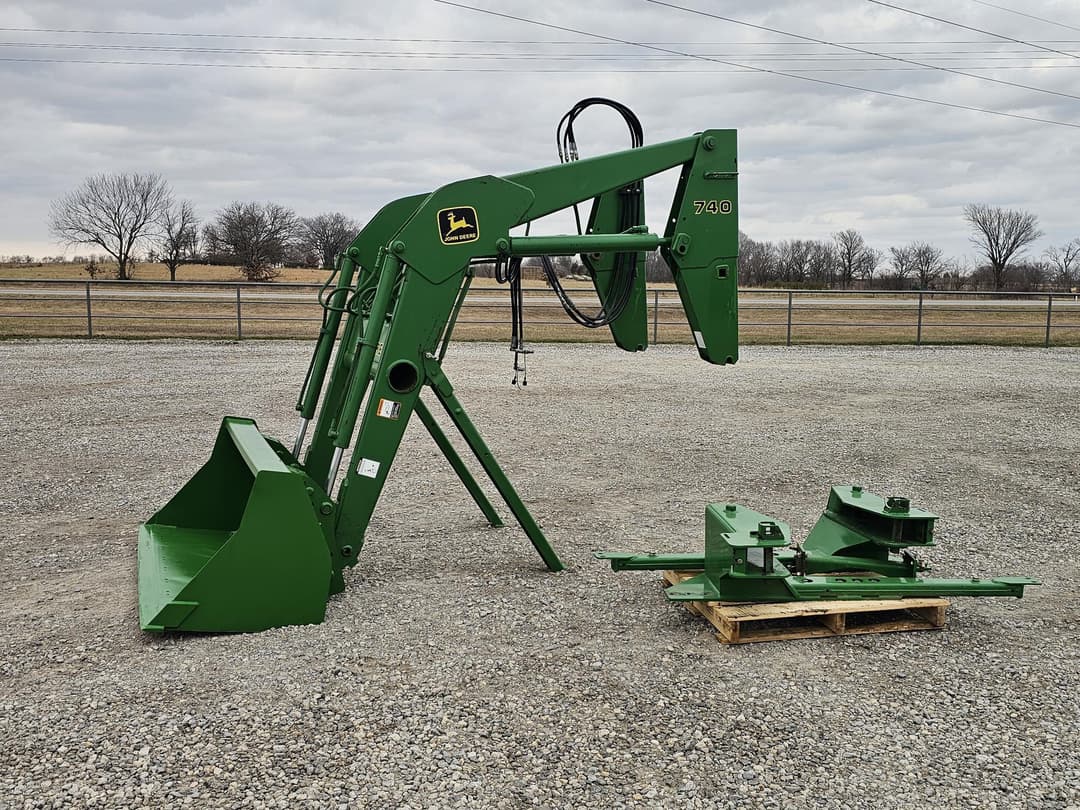 Image of John Deere 740 Primary image
