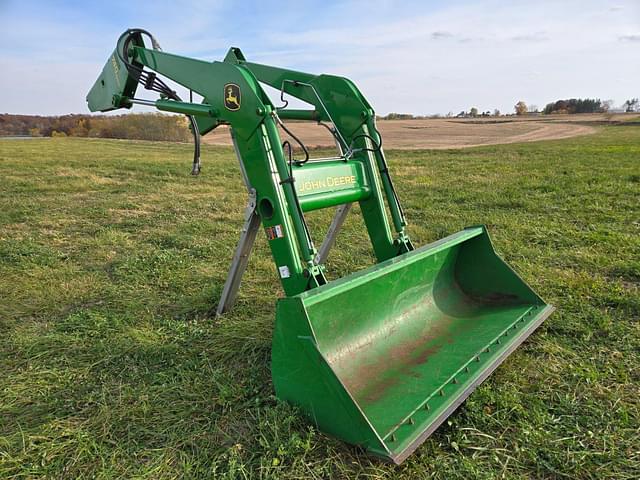 Image of John Deere 740 equipment image 2