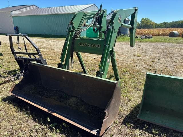 Image of John Deere 740 equipment image 1