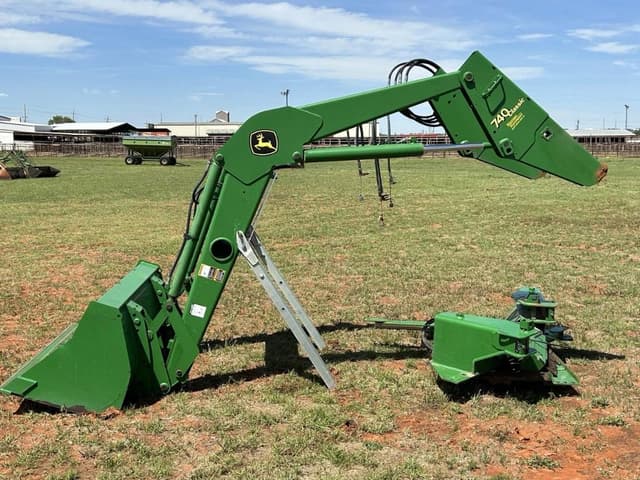 Image of John Deere 740 equipment image 1
