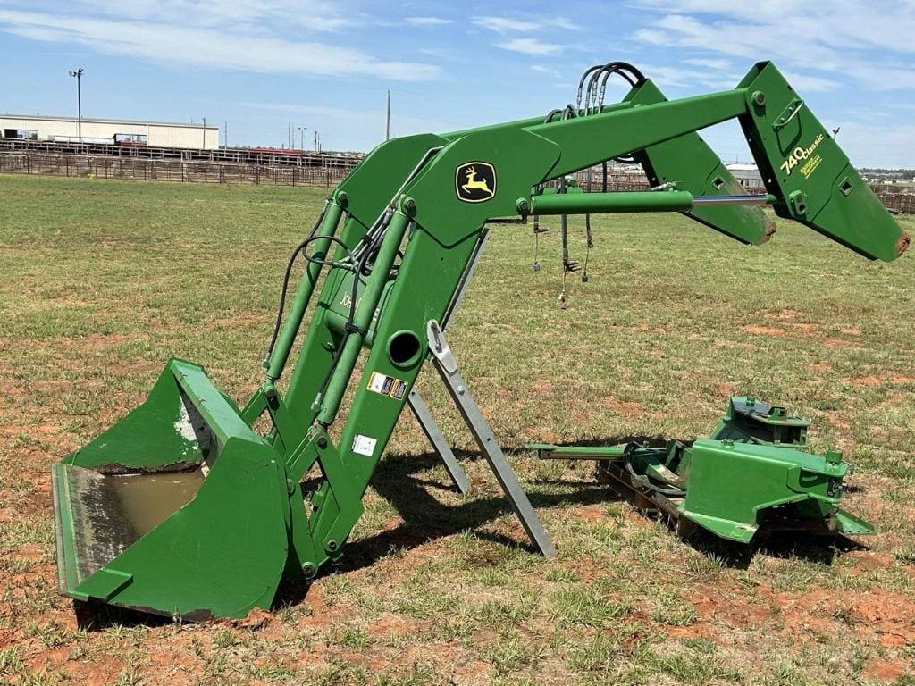 John Deere 740 Equipment Image0